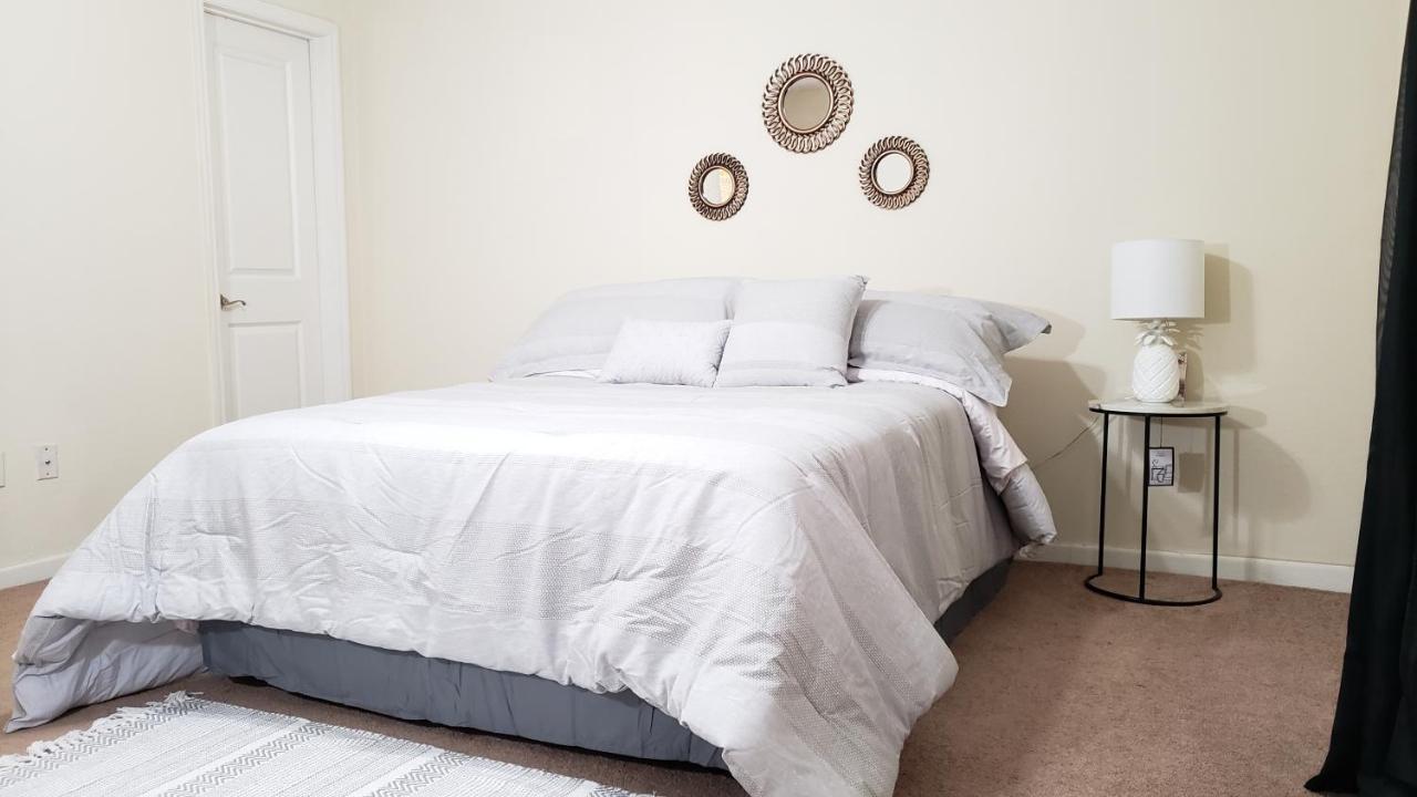 Prime Location For Uf Visitors 2Br Condo With Pool And Fast Wi-Fi Гейнсвил Екстериор снимка
