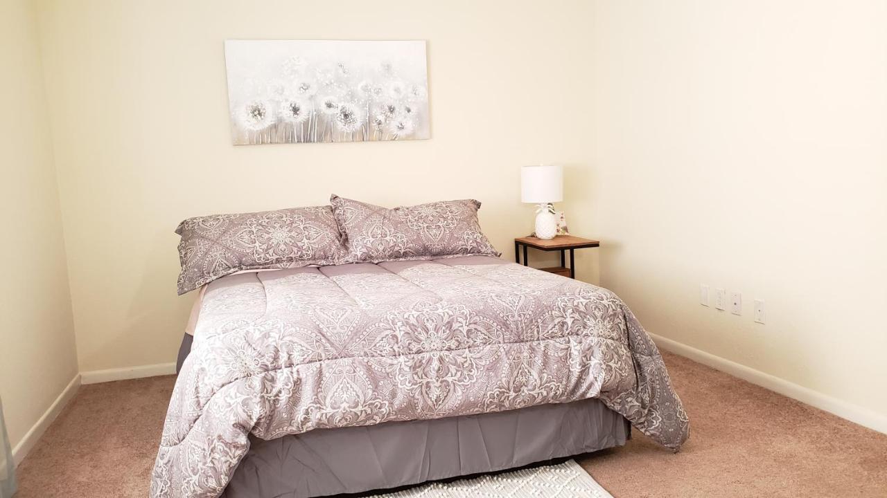 Prime Location For Uf Visitors 2Br Condo With Pool And Fast Wi-Fi Гейнсвил Екстериор снимка